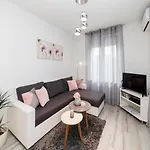 Crystal Apartment *